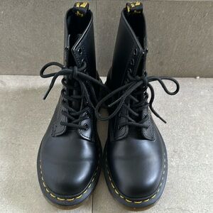 Classic Doc Martens size 37 EUC